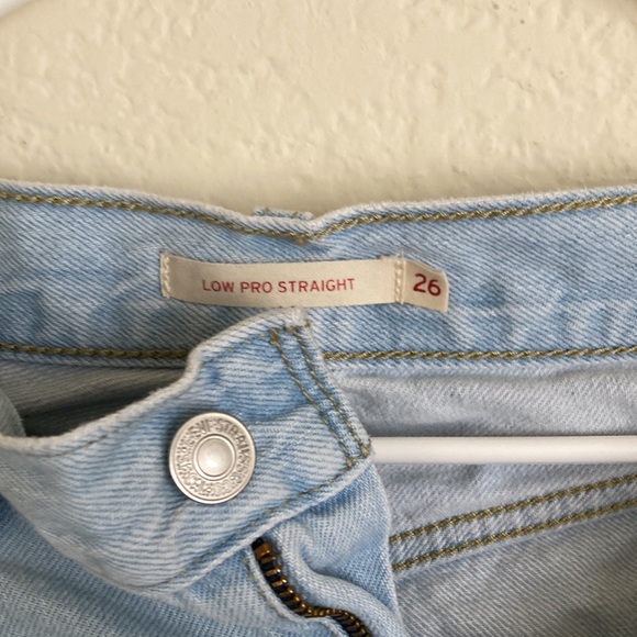 Levi’s womens jeans😙 - Picture 3 of 3